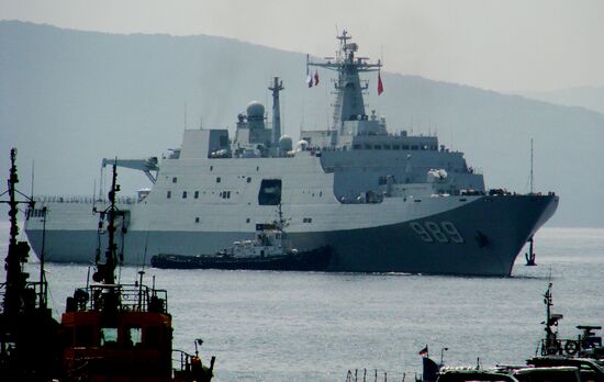 Welcoming Chinese warships in Vladivostok