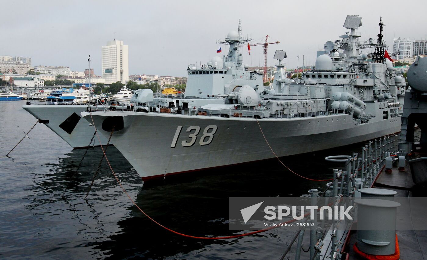 Welcoming Chinese warships in Vladivostok