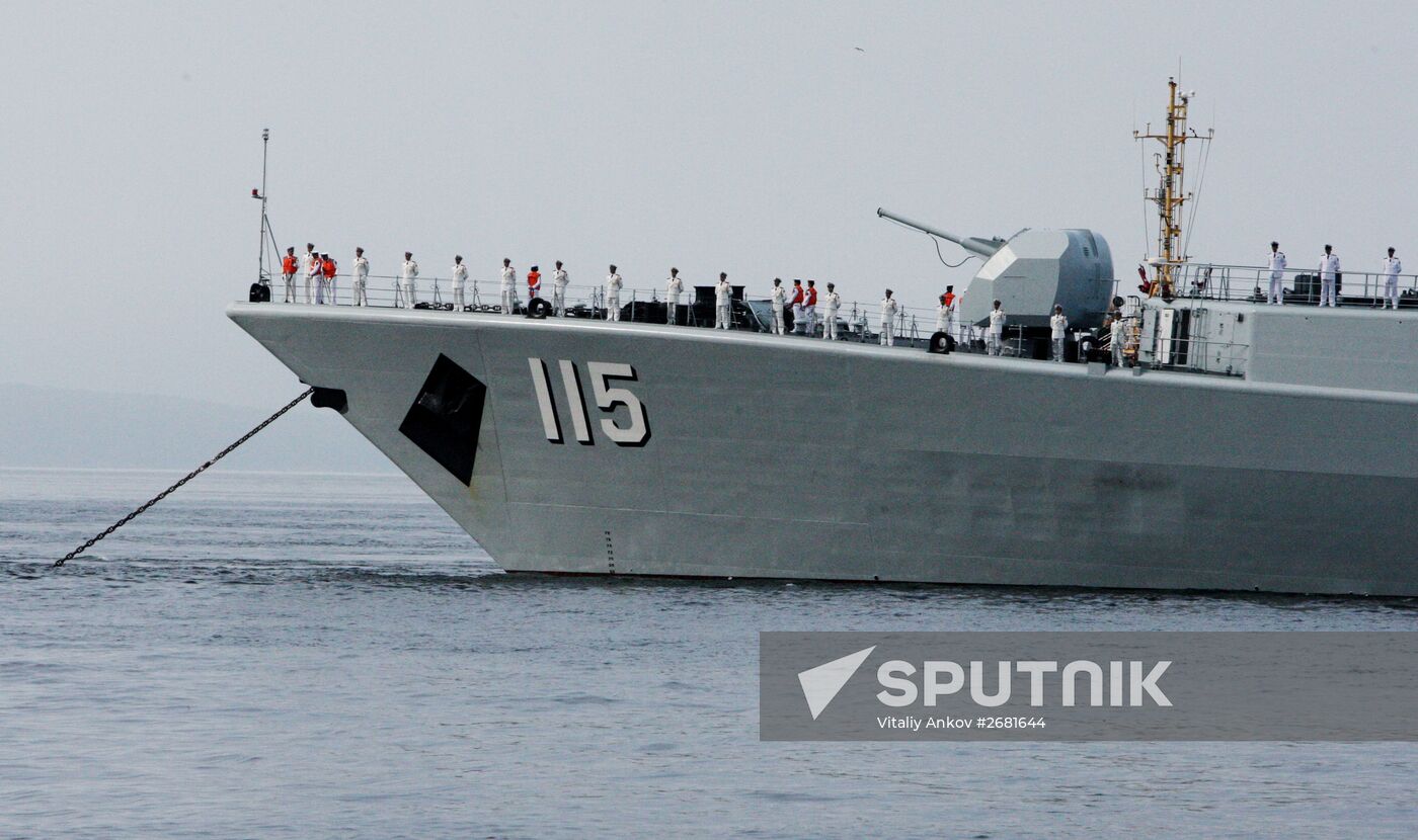 Welcoming Chinese warships in Vladivostok