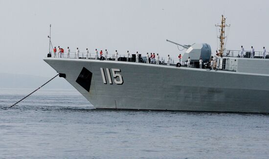 Welcoming Chinese warships in Vladivostok