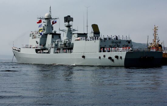 Welcoming Chinese warships in Vladivostok