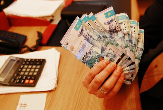 Kazakhstan introduces floating currency exchange rate