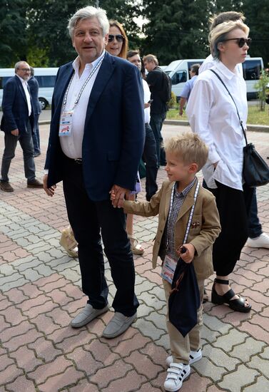 Russian short film festival "Koroche"