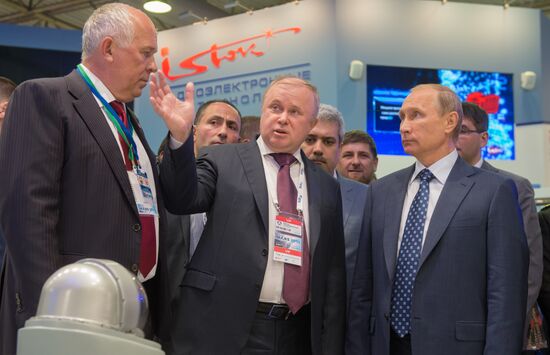 Russian President Vladimir Putin visits the International Aerospace Salon (MAKS 2015)