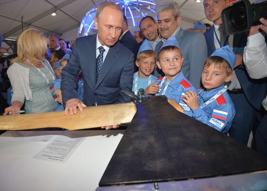 Russian President Vladimir Putin visits the International Aerospace Salon (MAKS 2015)