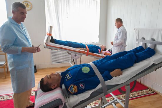 Training of ISS 45/46 and Visiting Expedition 18 crew