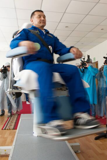 Training of ISS 45/46 and Visiting Expedition 18 crew