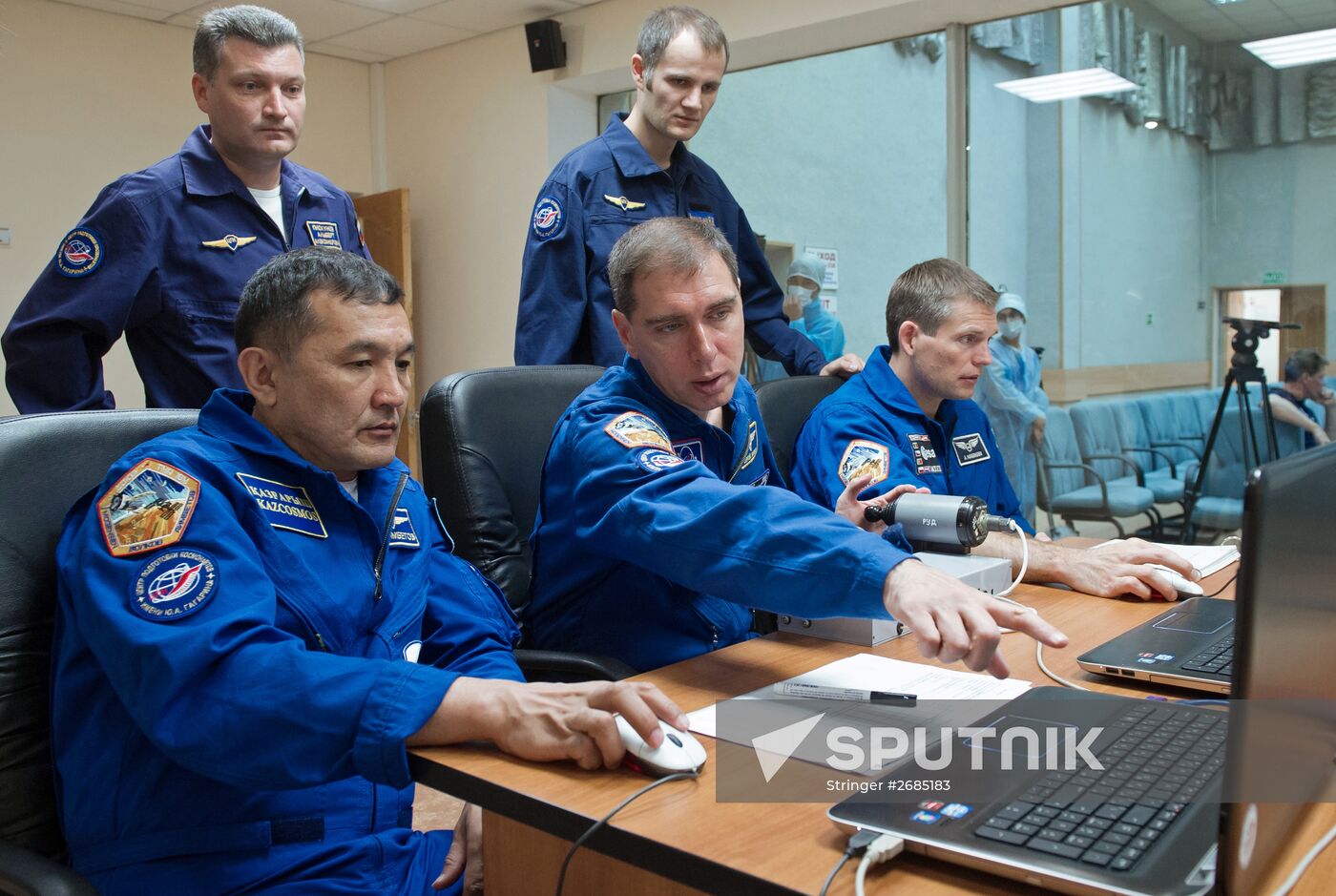 Training of ISS 45/46 and Visiting Expedition 18 crew