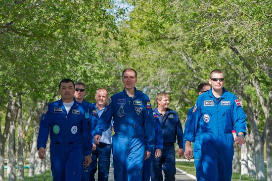 Training of ISS 45/46 and Visiting Expedition 18 crew