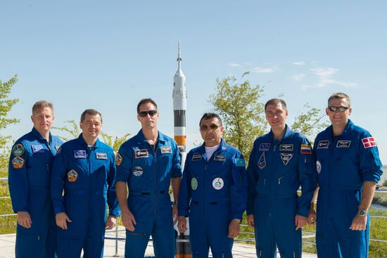 Training of ISS 45/46 and Visiting Expedition 18 crew