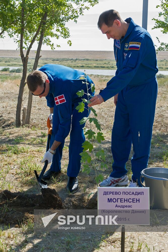 Training of ISS 45/46 and Visiting Expedition 18 crew