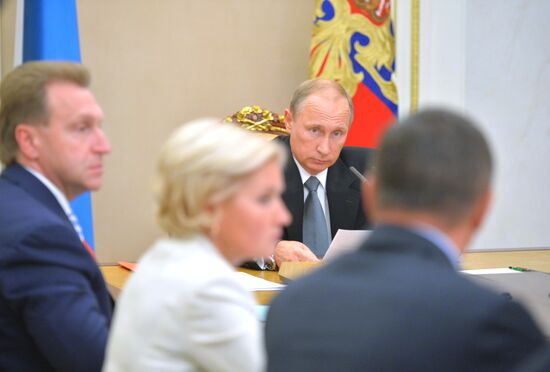 Russian President V.Putin holds meeting with members of Russian government