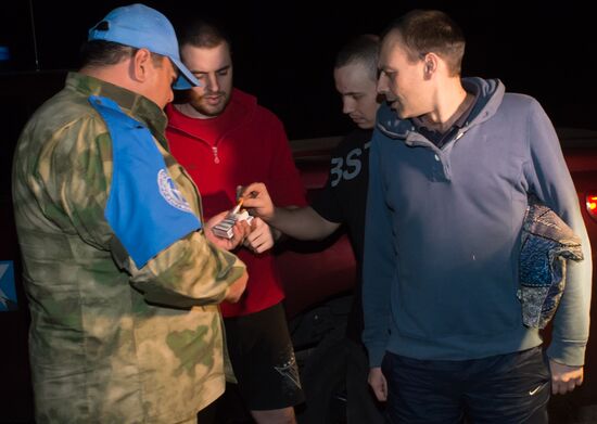 Exchanging prisoners in the Donetsk Region