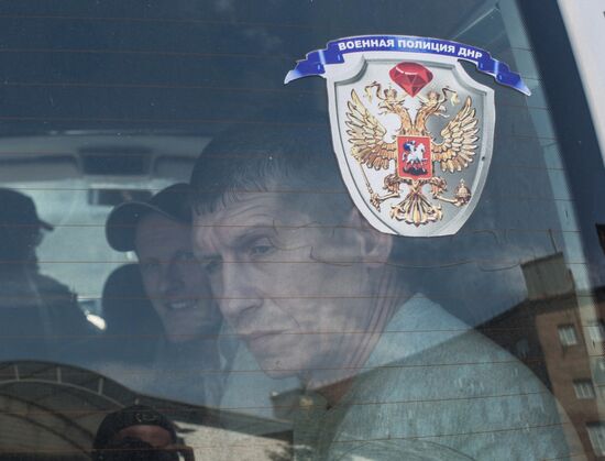 Donetsk People's Republic transfers captured soldiers to Kiev