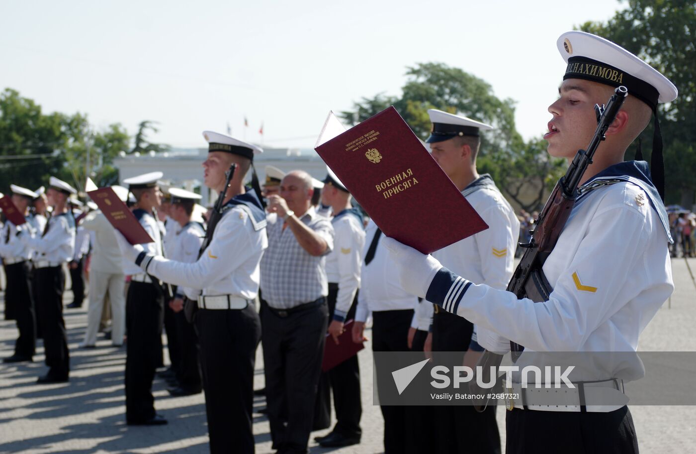 Nakhimov Naval School students take oath in Sevastopol