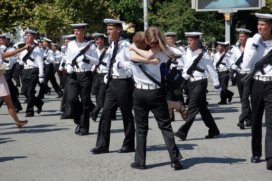 Nakhimov Naval School students take oath in Sevastopol