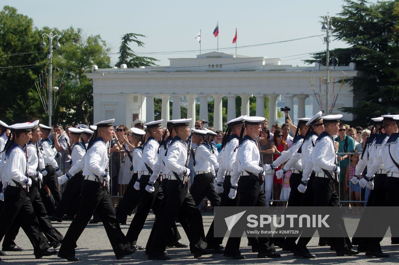 Nakhimov Naval School students take oath in Sevastopol