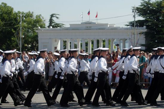 Nakhimov Naval School students take oath in Sevastopol