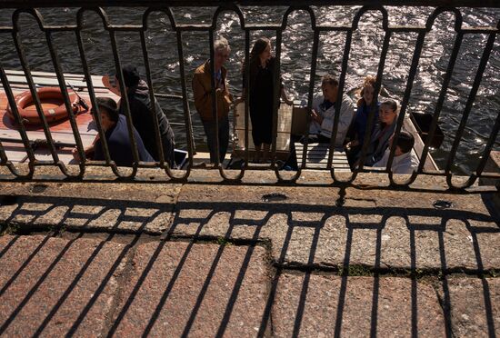 Shooting of Alexander Veledinsky's "V Keiptaunskom Portu" ("In the Port of Cape Town")