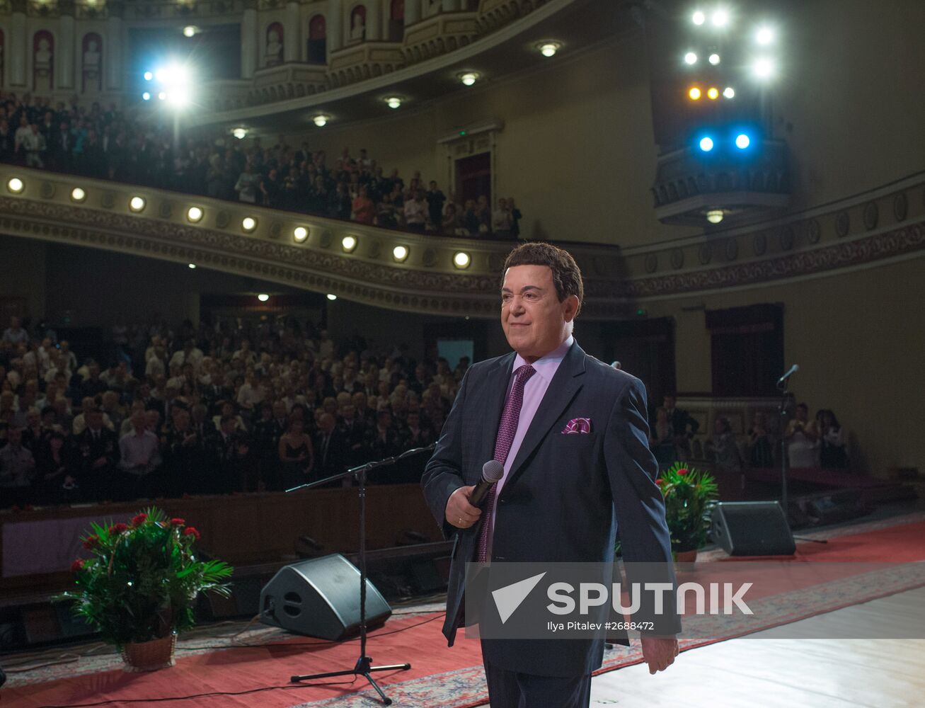 Singer Iosif Kobzon visits Donetsk on Miners' and City Day
