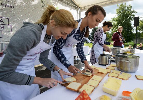 2nd Food for Thought cook book fair