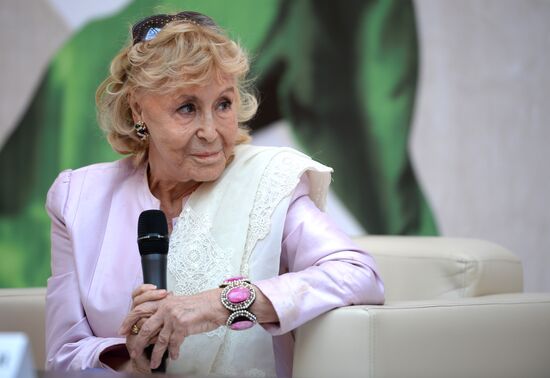 Photographer Rino Barillari and fashion historian Mara Parmegiani visit Moscow