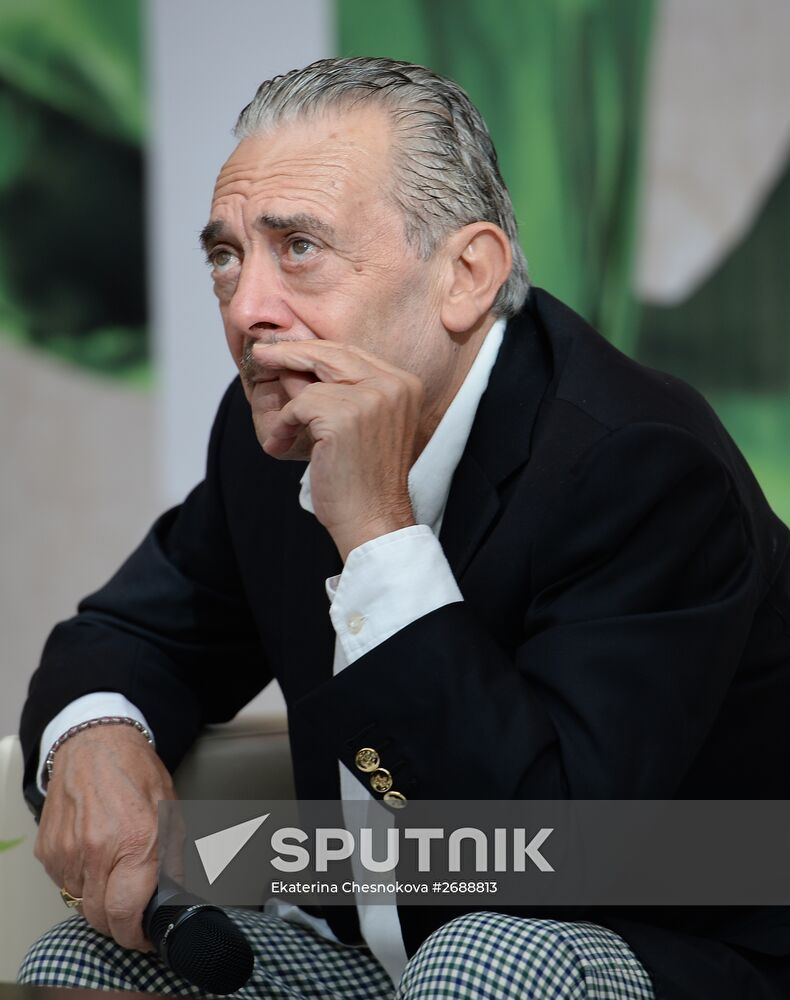 Photographer Rino Barillari and fashion historian Mara Parmegiani visit Moscow