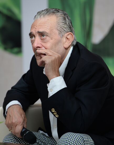 Photographer Rino Barillari and fashion historian Mara Parmegiani visit Moscow