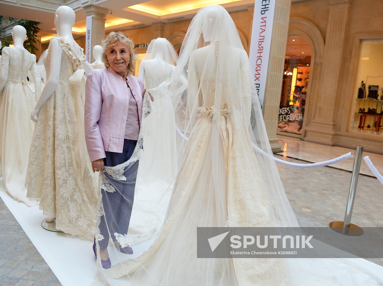 Photographer Rino Barillari and fashion historian Mara Parmegiani visit Moscow