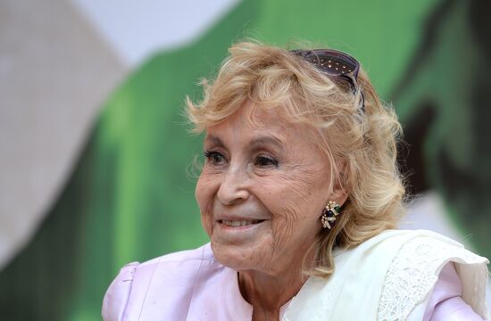 Photographer Rino Barillari and fashion historian Mara Parmegiani visit Moscow