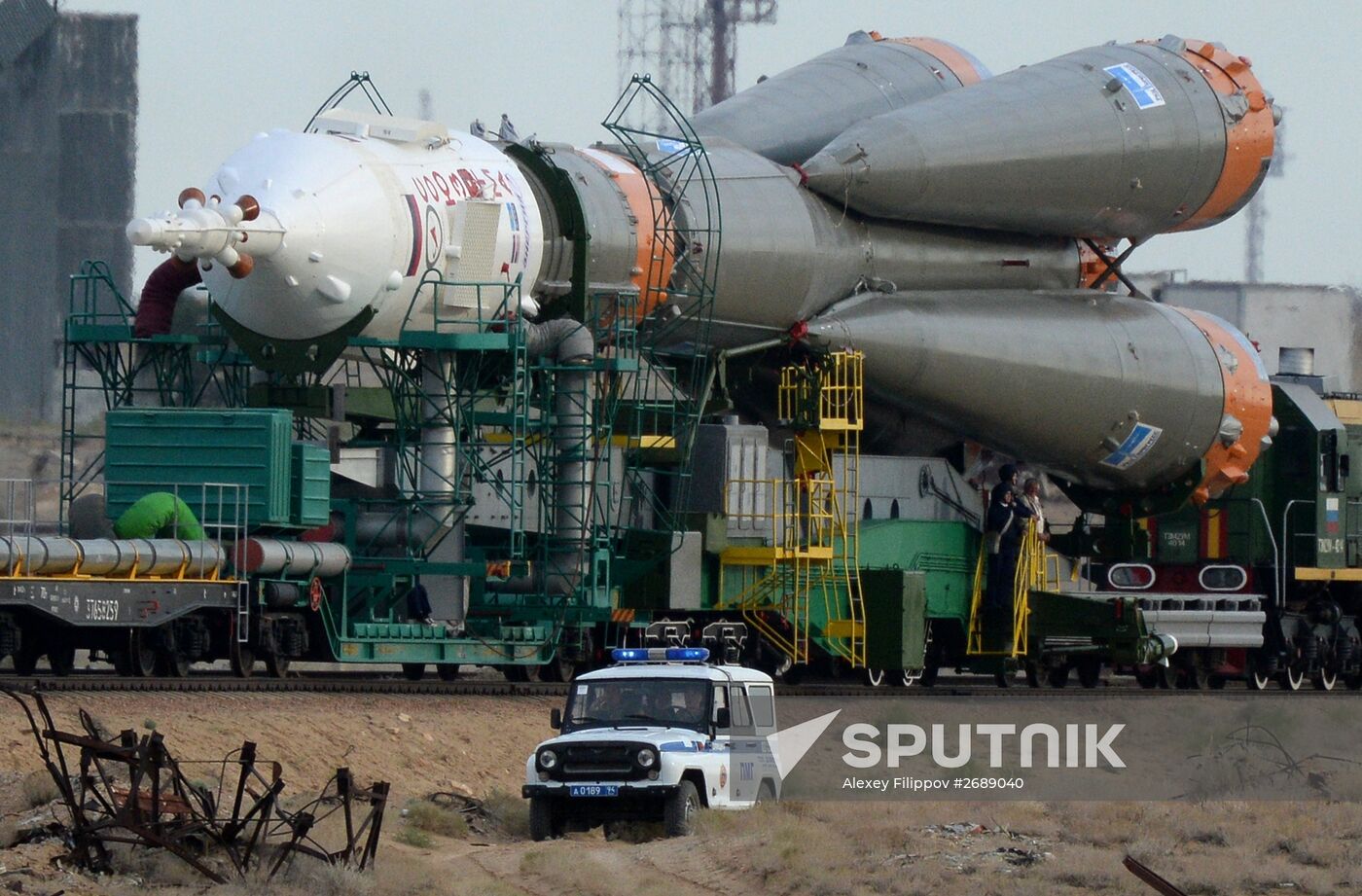 Soyuz TMA-18M spacecraft rolled out to launch pad at Baikonur Cosmodrome