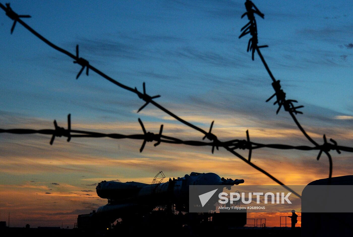 Soyuz TMA-18M spacecraft rolled out to launch pad at Baikonur Cosmodrome