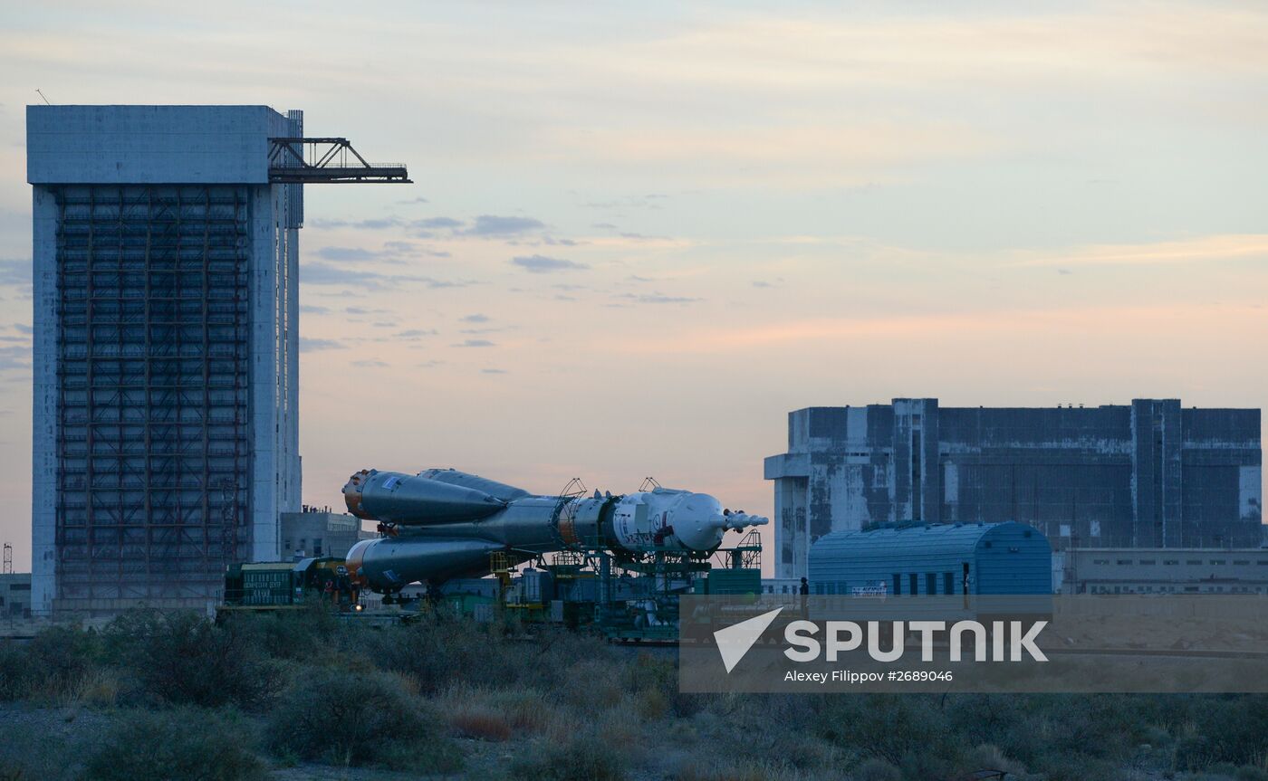 Soyuz TMA-18M spacecraft rolled out to launch pad at Baikonur Cosmodrome