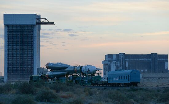 Soyuz TMA-18M spacecraft rolled out to launch pad at Baikonur Cosmodrome
