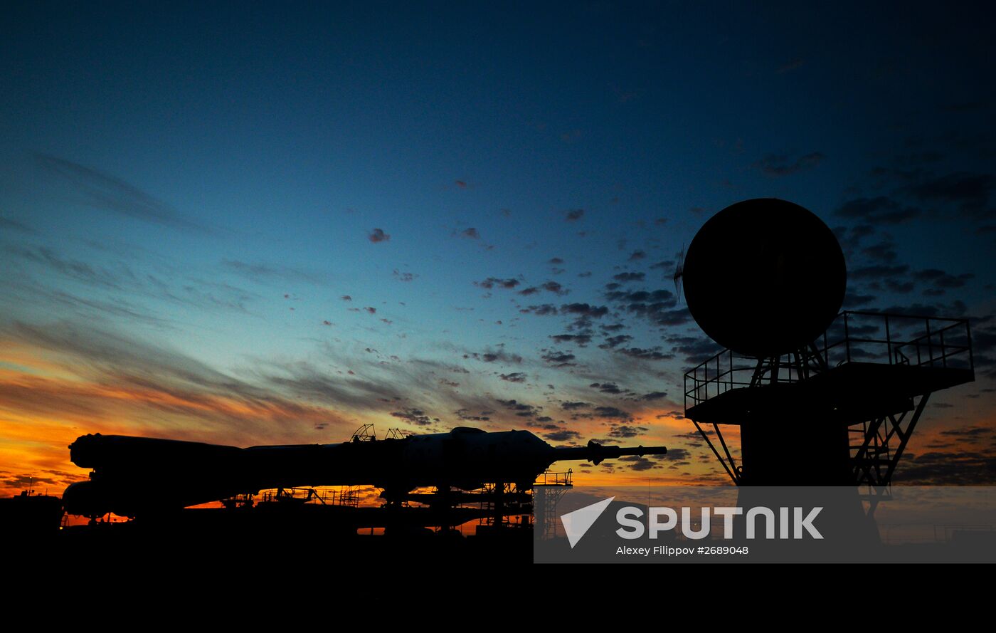 Soyuz TMA-18M spacecraft rolled out to launch pad at Baikonur Cosmodrome