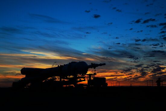 Soyuz TMA-18M spacecraft rolled out to launch pad at Baikonur Cosmodrome