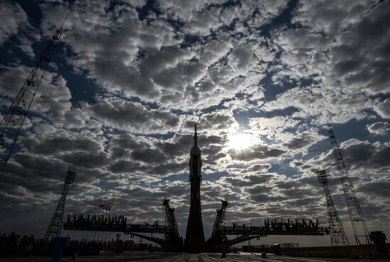 Soyuz TMA-18M spacecraft rolled out to launch pad at Baikonur Cosmodrome