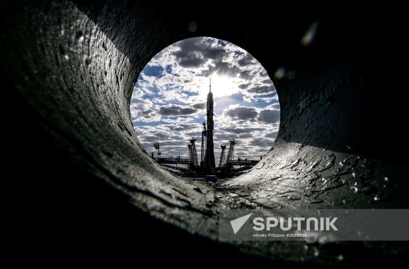 Soyuz TMA-18M spacecraft rolled out to launch pad at Baikonur Cosmodrome