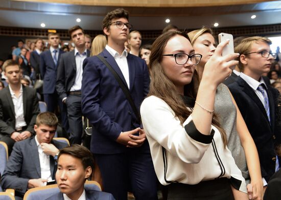 Foreign Minister Sergei Lavrov meets with MGIMO professors and students