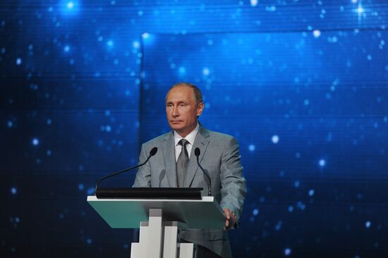 President Vladimir Putin meets with students and teachers of Sirius Center for Gifted Children on Knowledge Day
