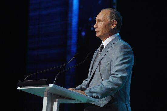President Vladimir Putin meets with students and teachers of Sirius Center for Gifted Children on Knowledge Day