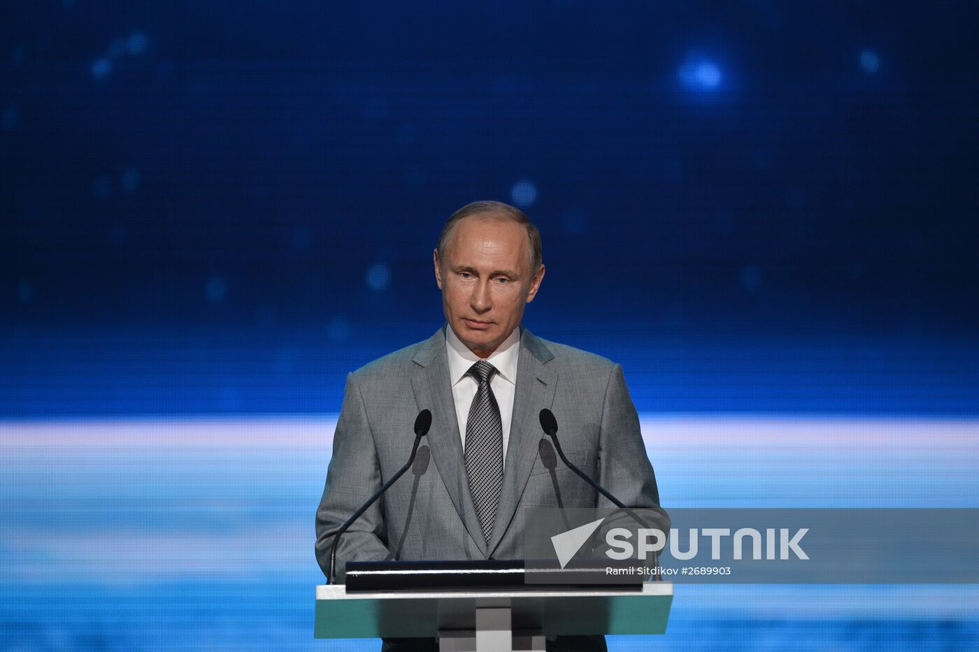 President Vladimir Putin meets with students and teachers of Sirius Center for Gifted Children on Knowledge Day