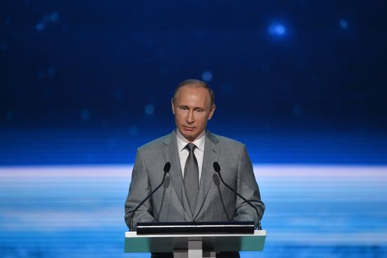 President Vladimir Putin meets with students and teachers of Sirius Center for Gifted Children on Knowledge Day