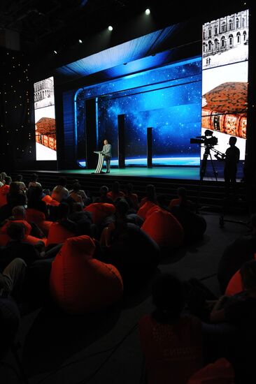 President Vladimir Putin meets with students and teachers of Sirius Center for Gifted Children on Knowledge Day