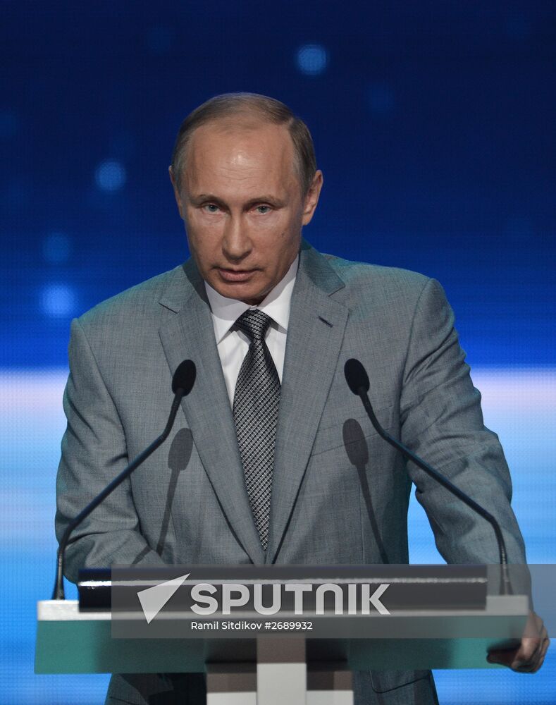 President Vladimir Putin meets with students and teachers of Sirius Center for Gifted Children on Knowledge Day