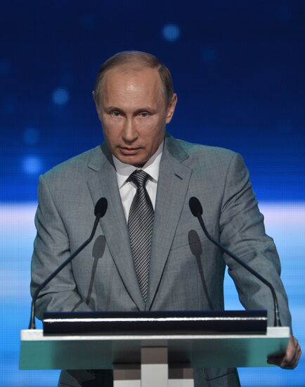 President Vladimir Putin meets with students and teachers of Sirius Center for Gifted Children on Knowledge Day