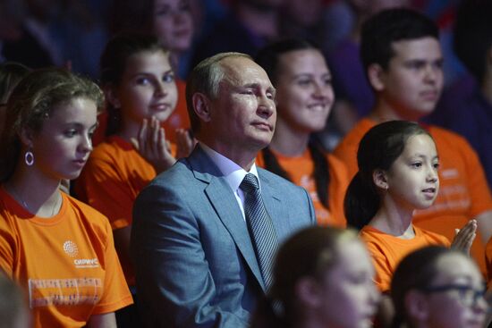 President Vladimir Putin meets with students and teachers of Sirius Center for Gifted Children on Knowledge Day