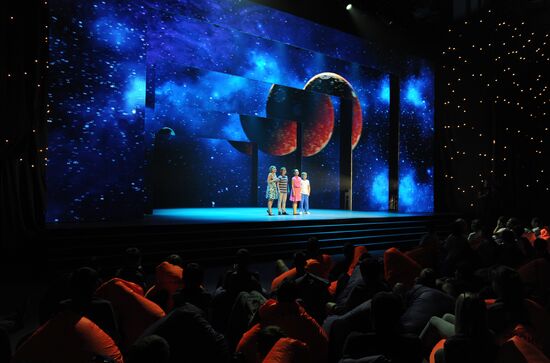 President Vladimir Putin meets with students and teachers of Sirius Center for Gifted Children on Knowledge Day