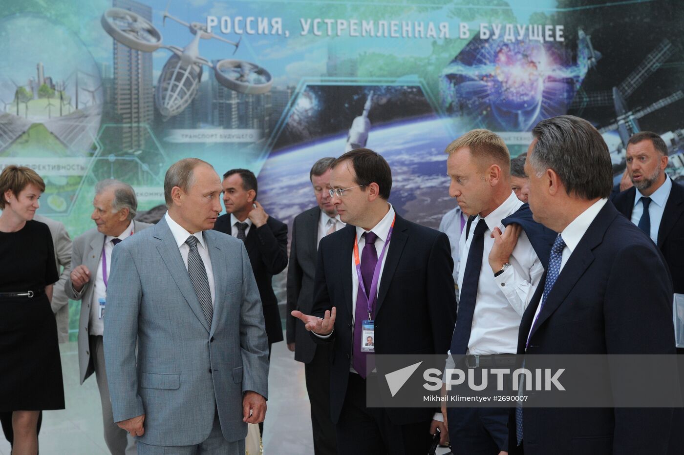 President Vladimir Putin meets with students and teachers of Sirius Center for Gifted Children on Knowledge Day