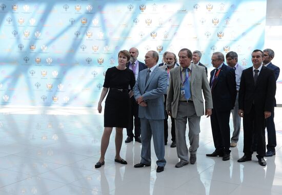 President Vladimir Putin meets with students and teachers of Sirius Center for Gifted Children on Knowledge Day
